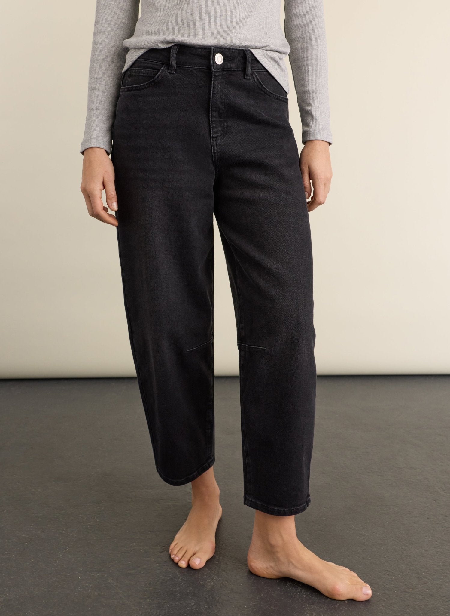 Nixi Organic Cotton Stretch Denim Barrel Jeans - Washed Black Baukjen