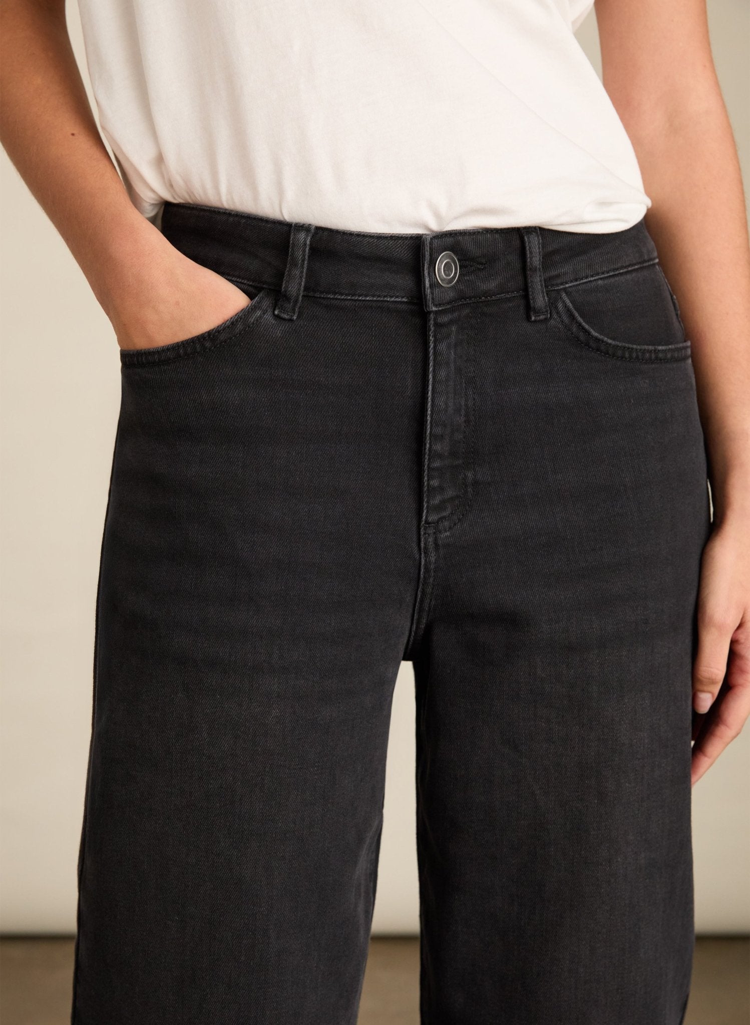 Nixi Organic Cotton Stretch Denim Barrel Jeans - Washed Black Baukjen