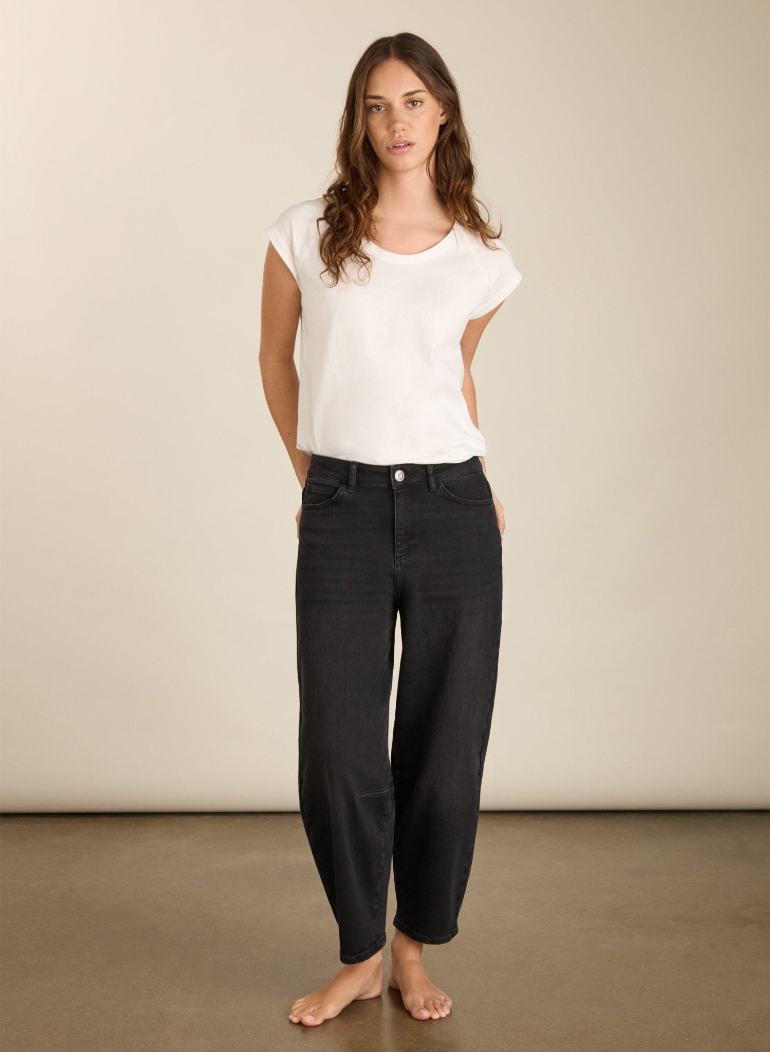 Nixi Organic Cotton Stretch Denim Barrel Jeans - Washed Black Baukjen