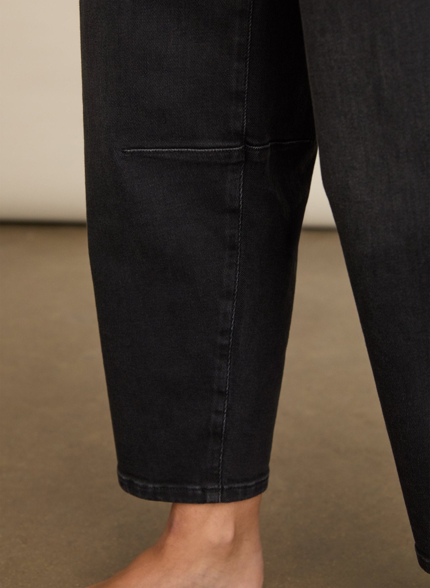 Nixi Organic Cotton Stretch Denim Barrel Jeans - Washed Black Baukjen