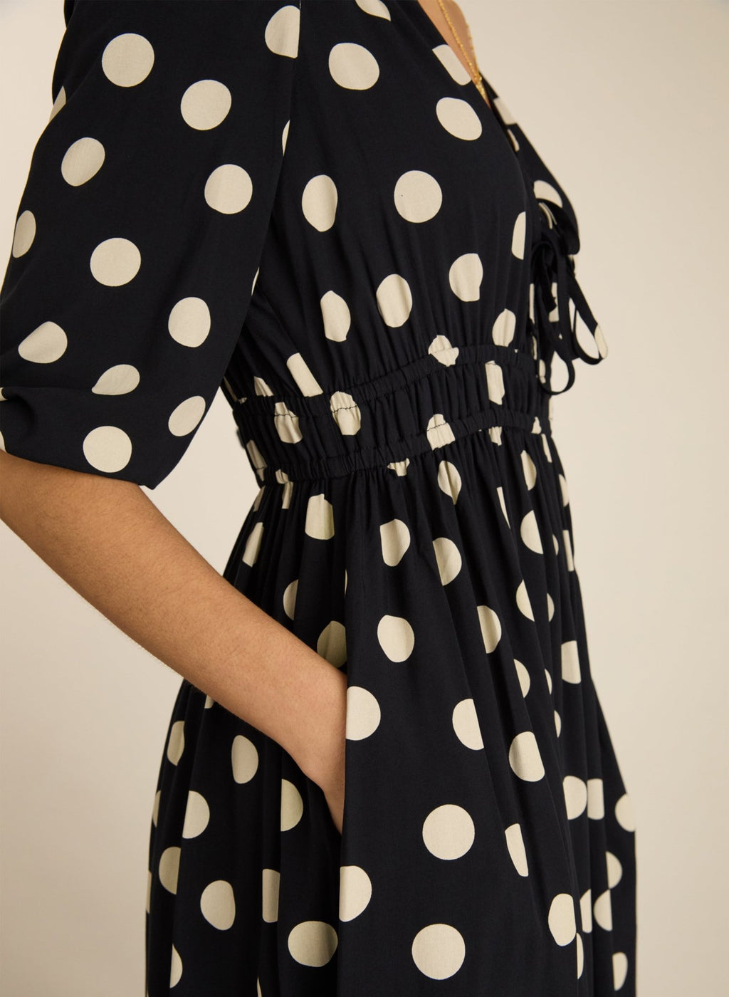 Olesia Printed Midi Dress - Black Polka Dot Print Baukjen