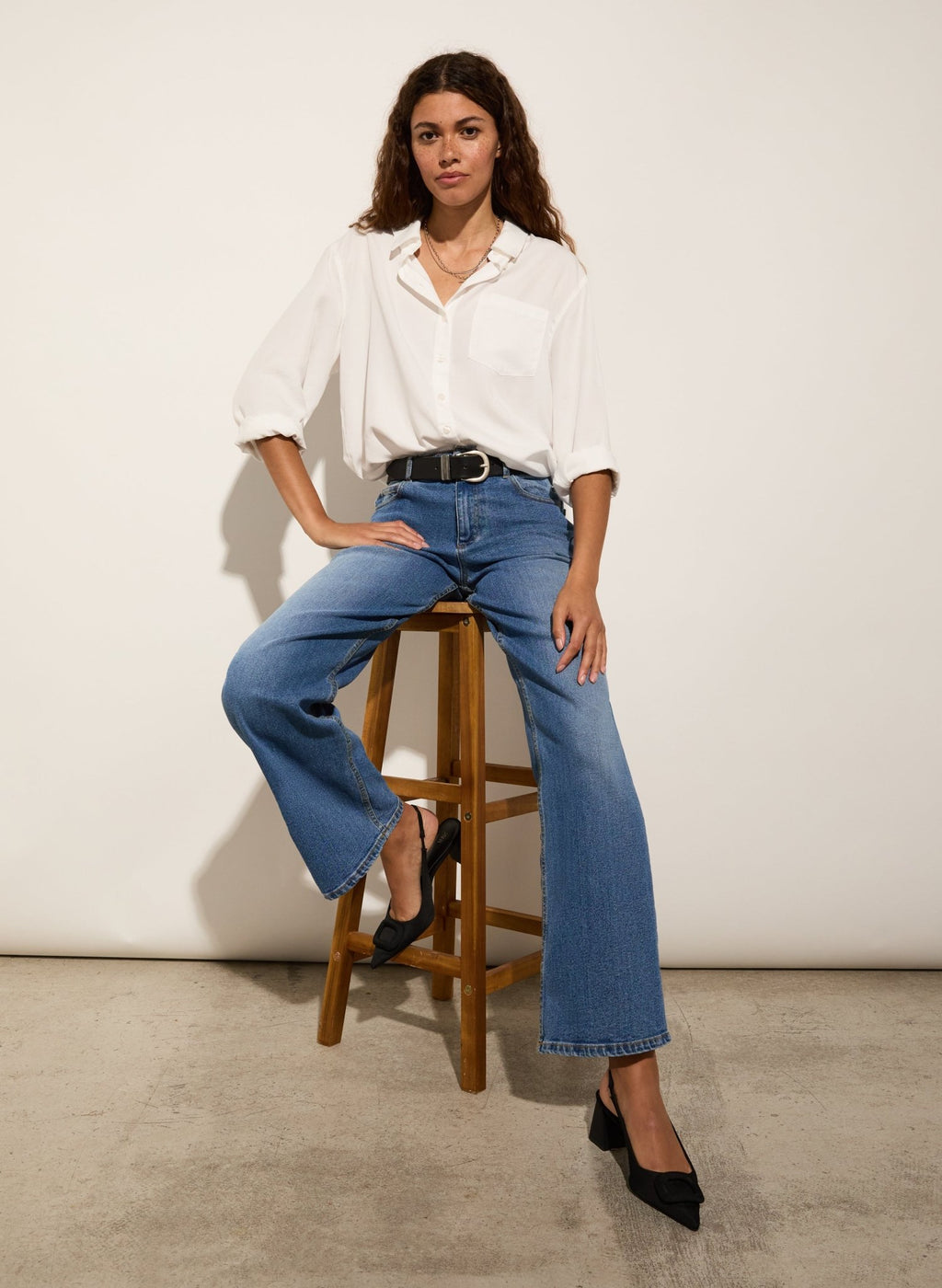 Organic Stretch Cotton Wide Leg Slouch Jeans - Mid Indigo Baukjen
