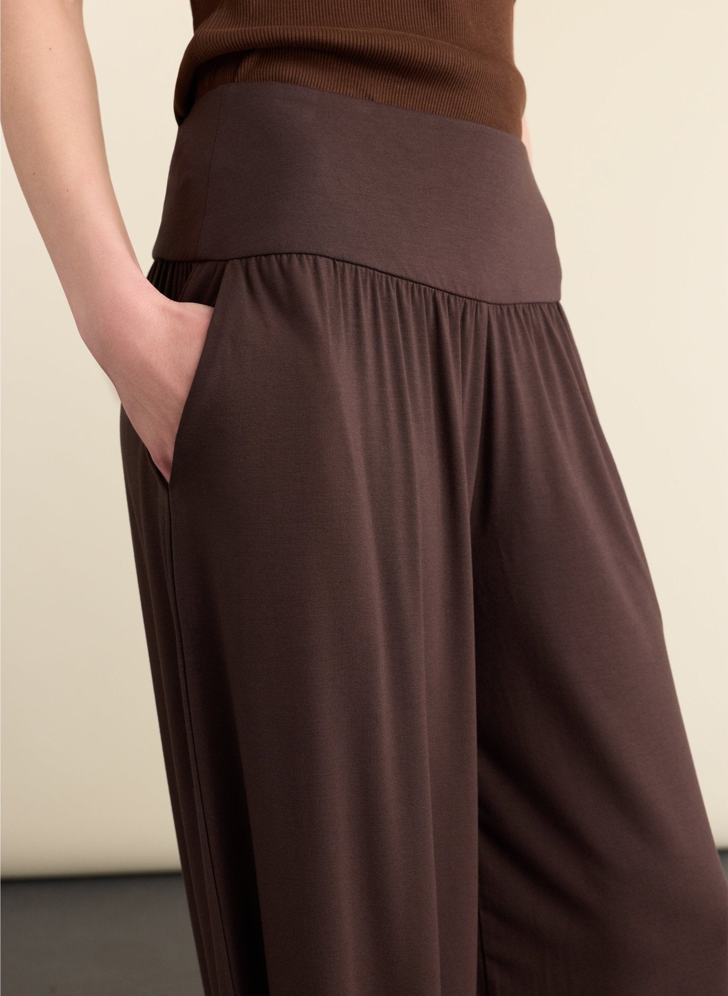 Otis Jersey Balloon Trousers - Dark Chocolate Baukjen