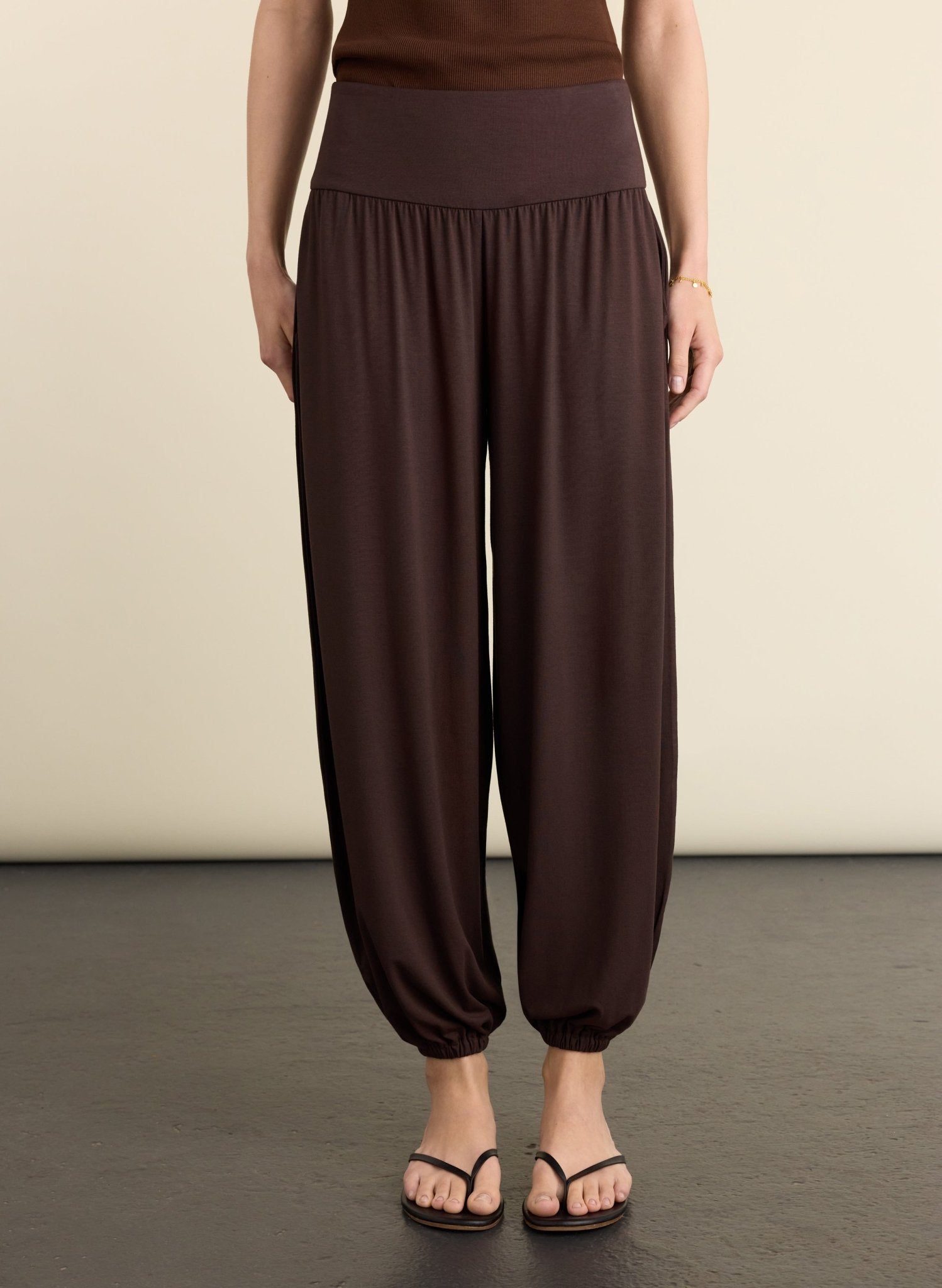 Otis Jersey Balloon Trousers - Dark Chocolate Baukjen
