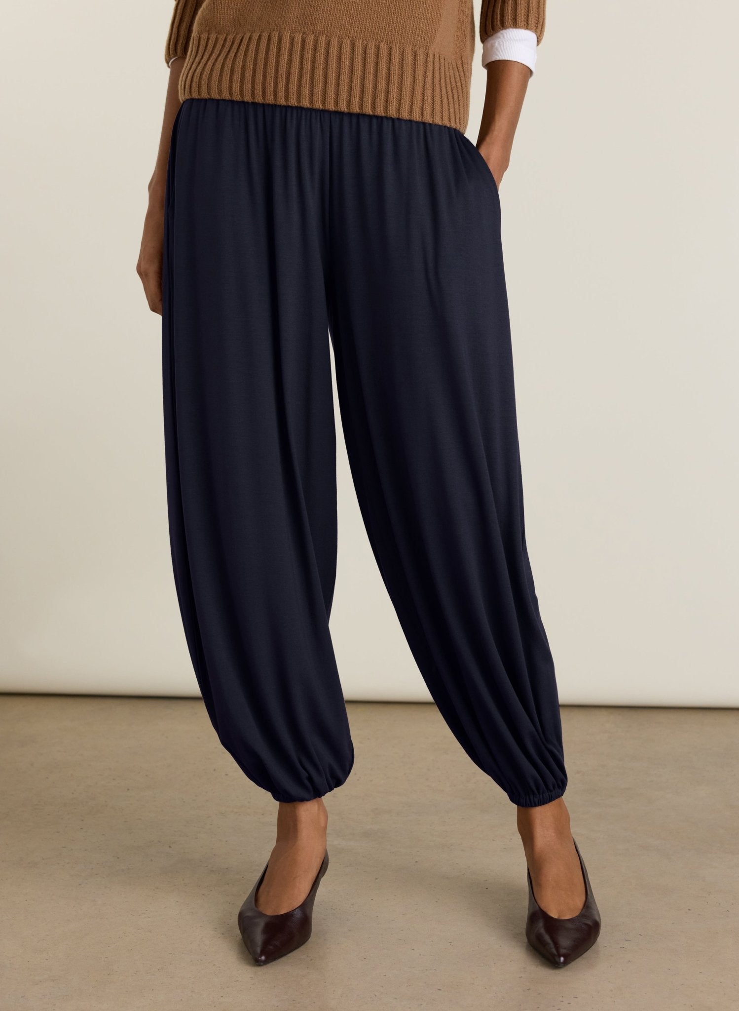 Otis Jersey Balloon Trousers - Navy Baukjen
