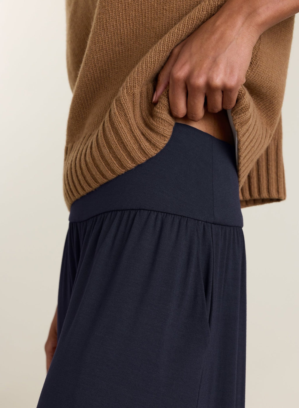 Otis Jersey Balloon Trousers - Navy Baukjen