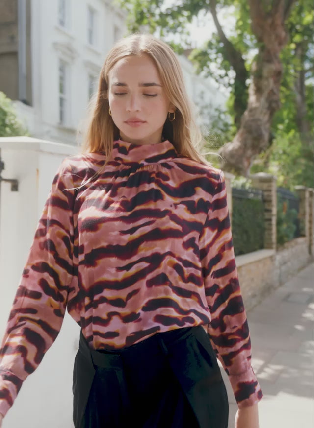 Cece Strong Shoulder Blouse