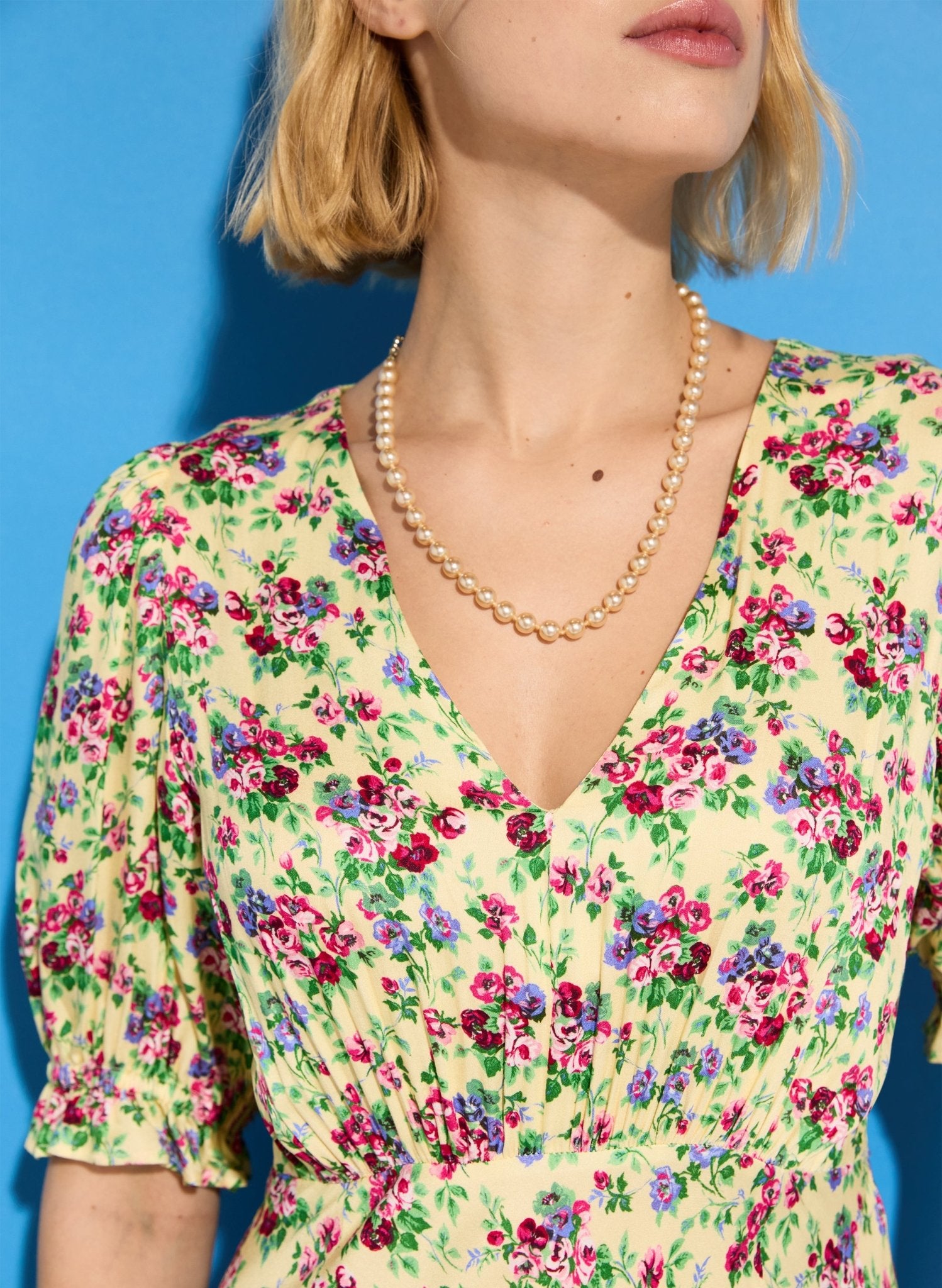 RENT - Lottie Satin Midi Tea Dress - Butter Floral Baukjen