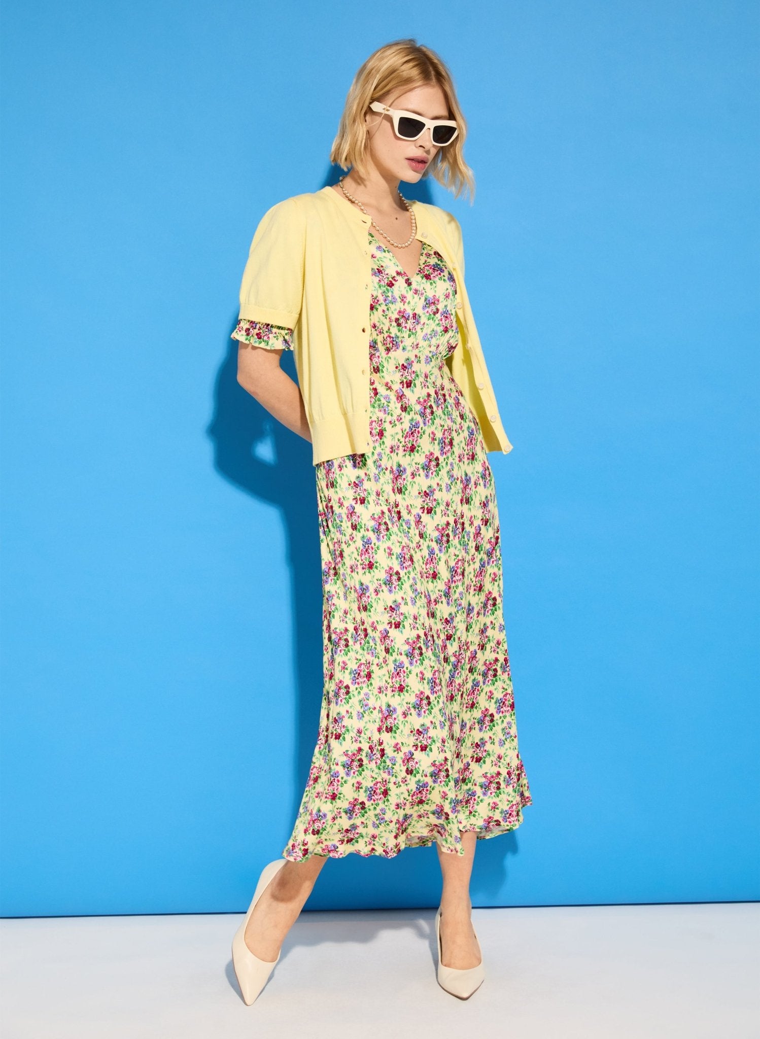 RENT - Lottie Satin Midi Tea Dress - Butter Floral Baukjen