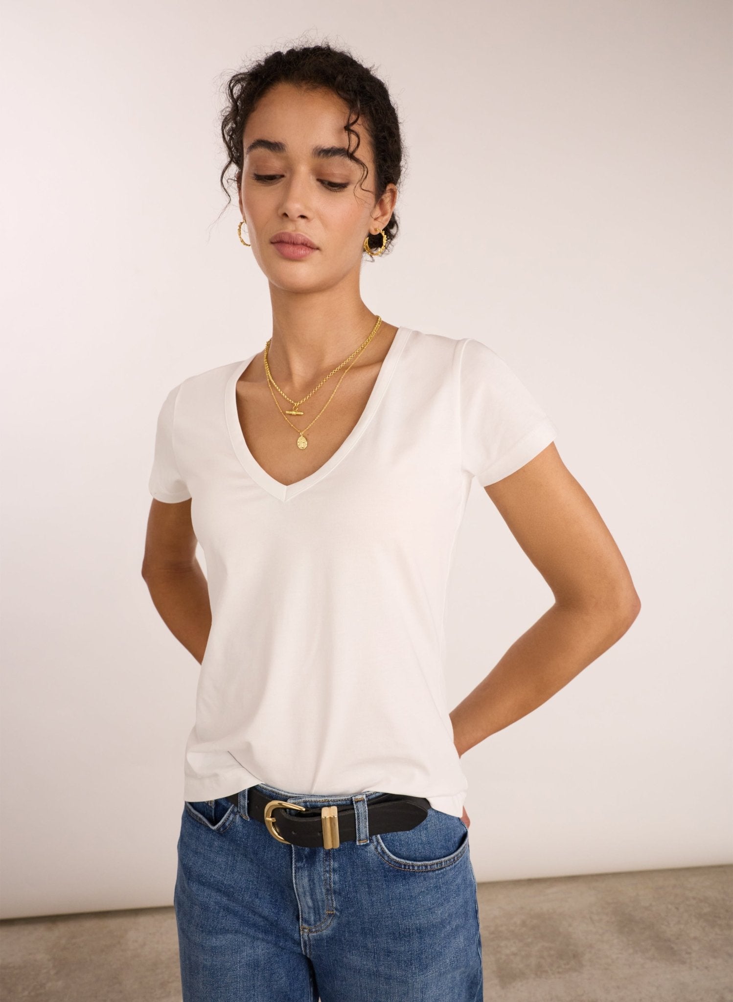 Riley Organic Cotton V - Neck Slim Tee - Pure White Baukjen