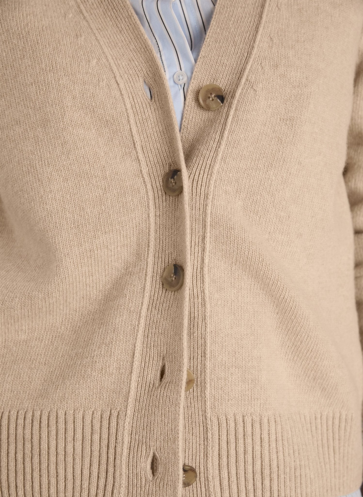Ruth Wool with Cashmere V - Neck Cardigan - Sand Baukjen