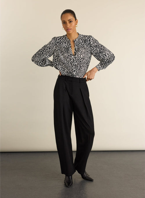 Sam Button Down Blouse - Black & White Leopard Baukjen