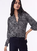 Shirley Blouse with LENZING™ ECOVERO™ - Black Texture Spot Baukjen