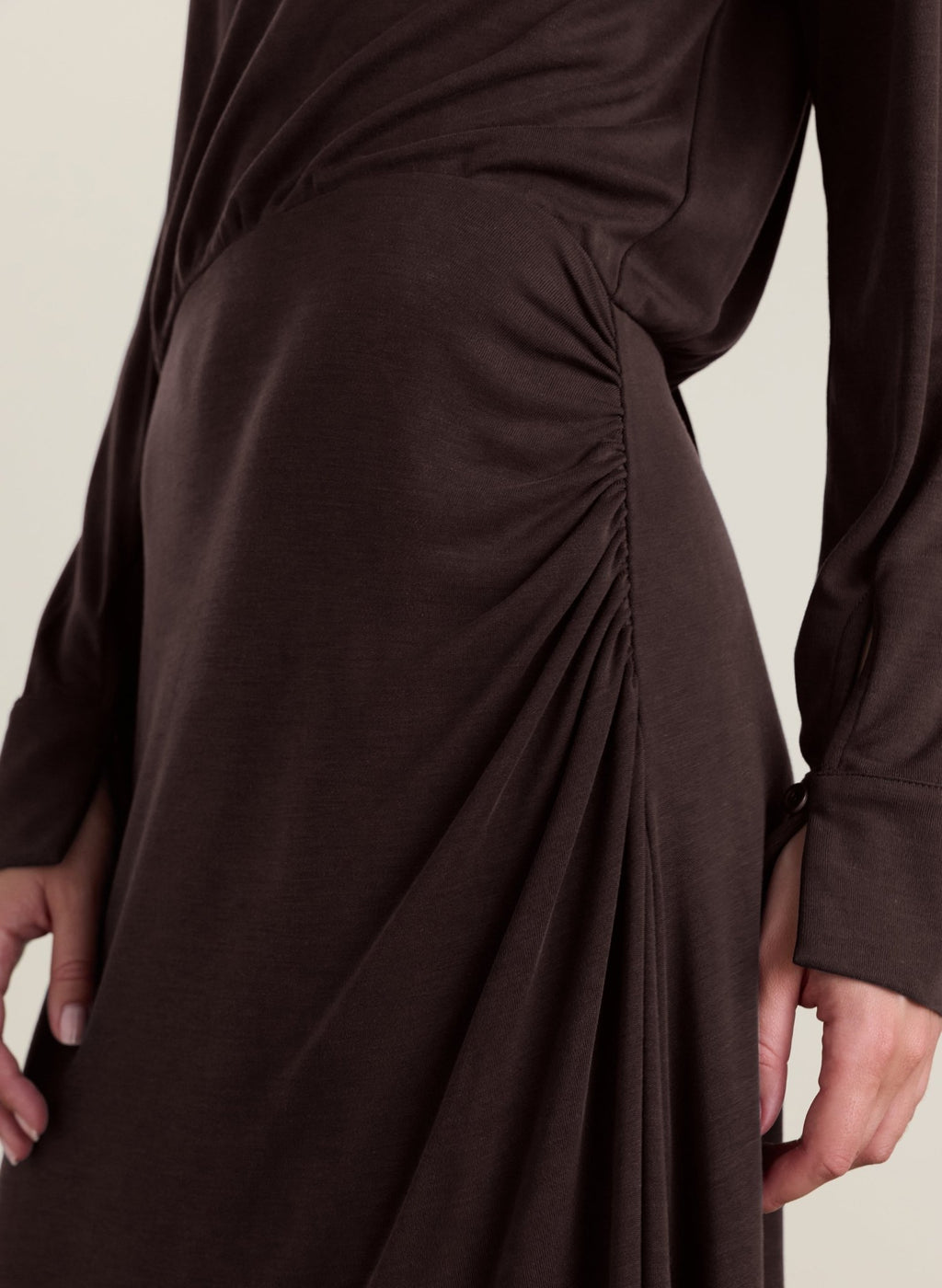 Suki Strong Shoulder Dress - Dark Chocolate Baukjen