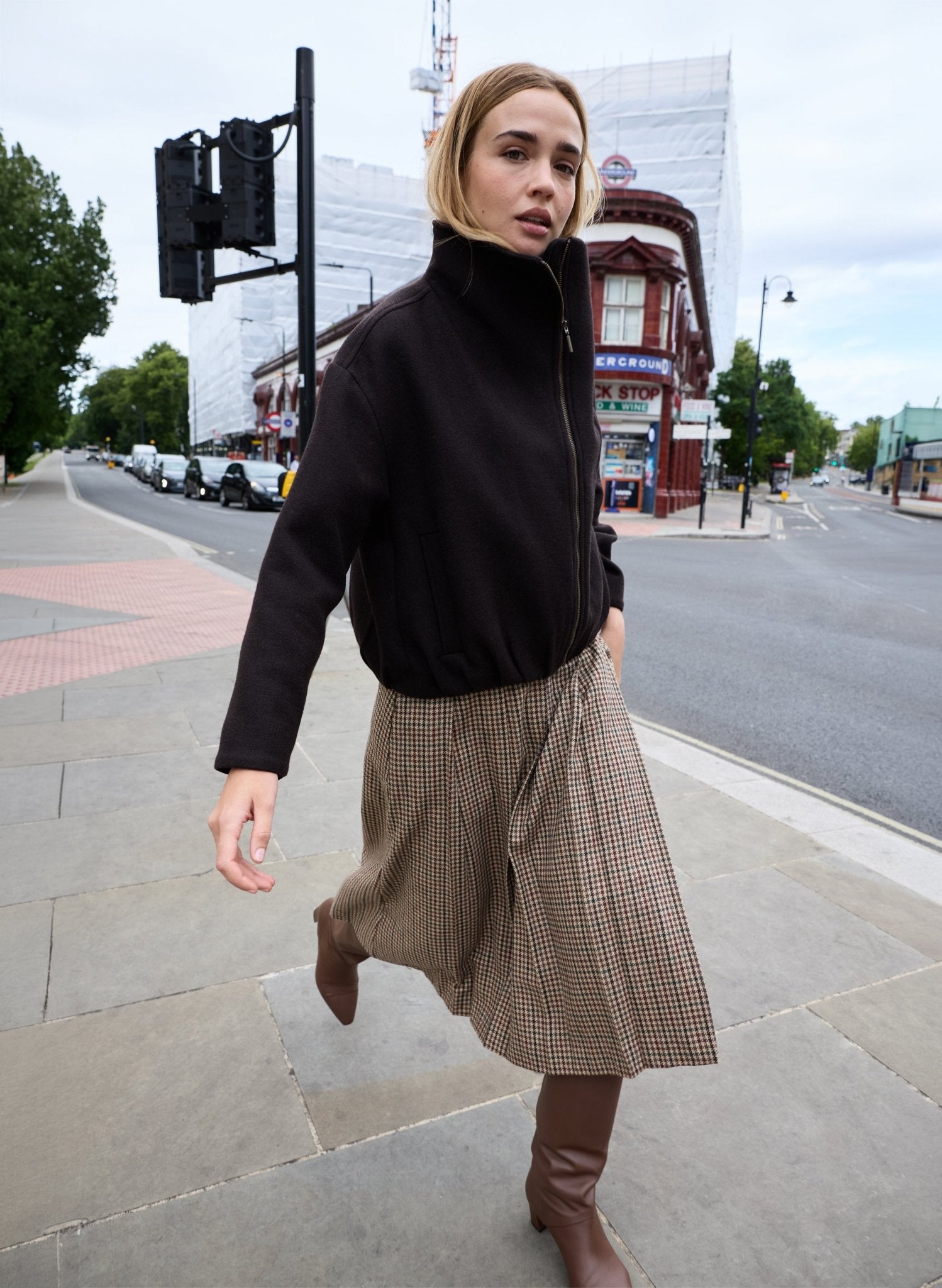 Vicky Pleated Wrap Skirt - Neutral Puppytooth Check Baukjen
