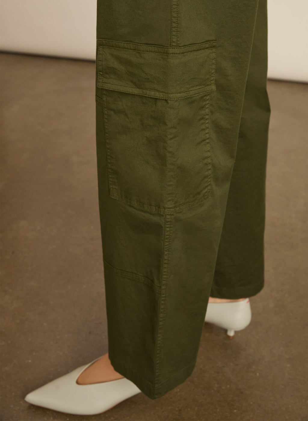 Zenya Organic Cotton Wide Leg Cargo Trousers - Dark Olive Baukjen
