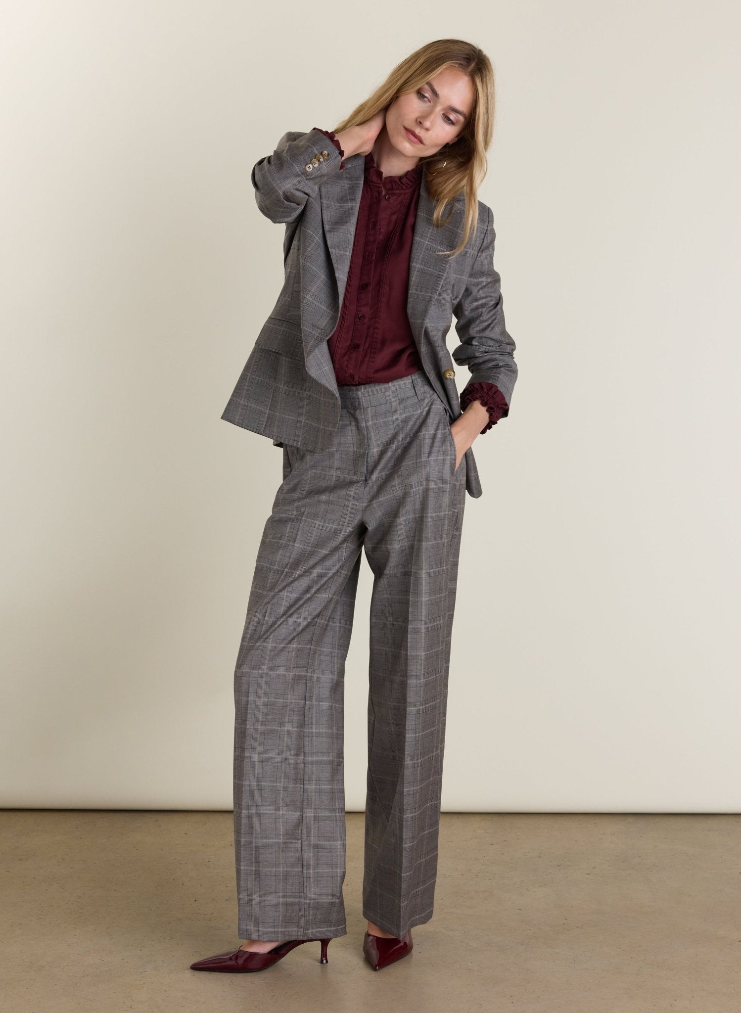 Zoe Frill Neck Blouse - Burgundy Baukjen