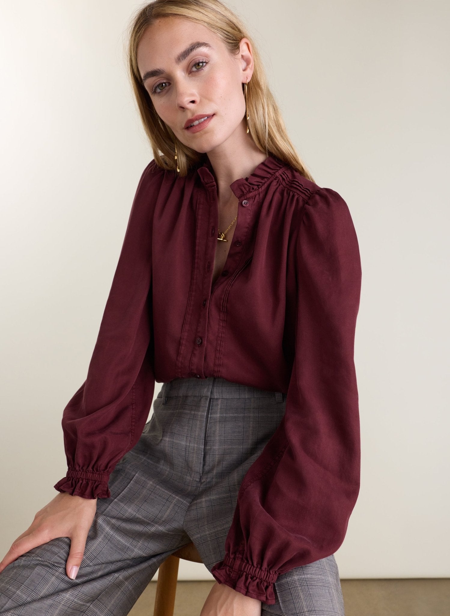 Zoe Frill Neck Blouse - Burgundy Baukjen