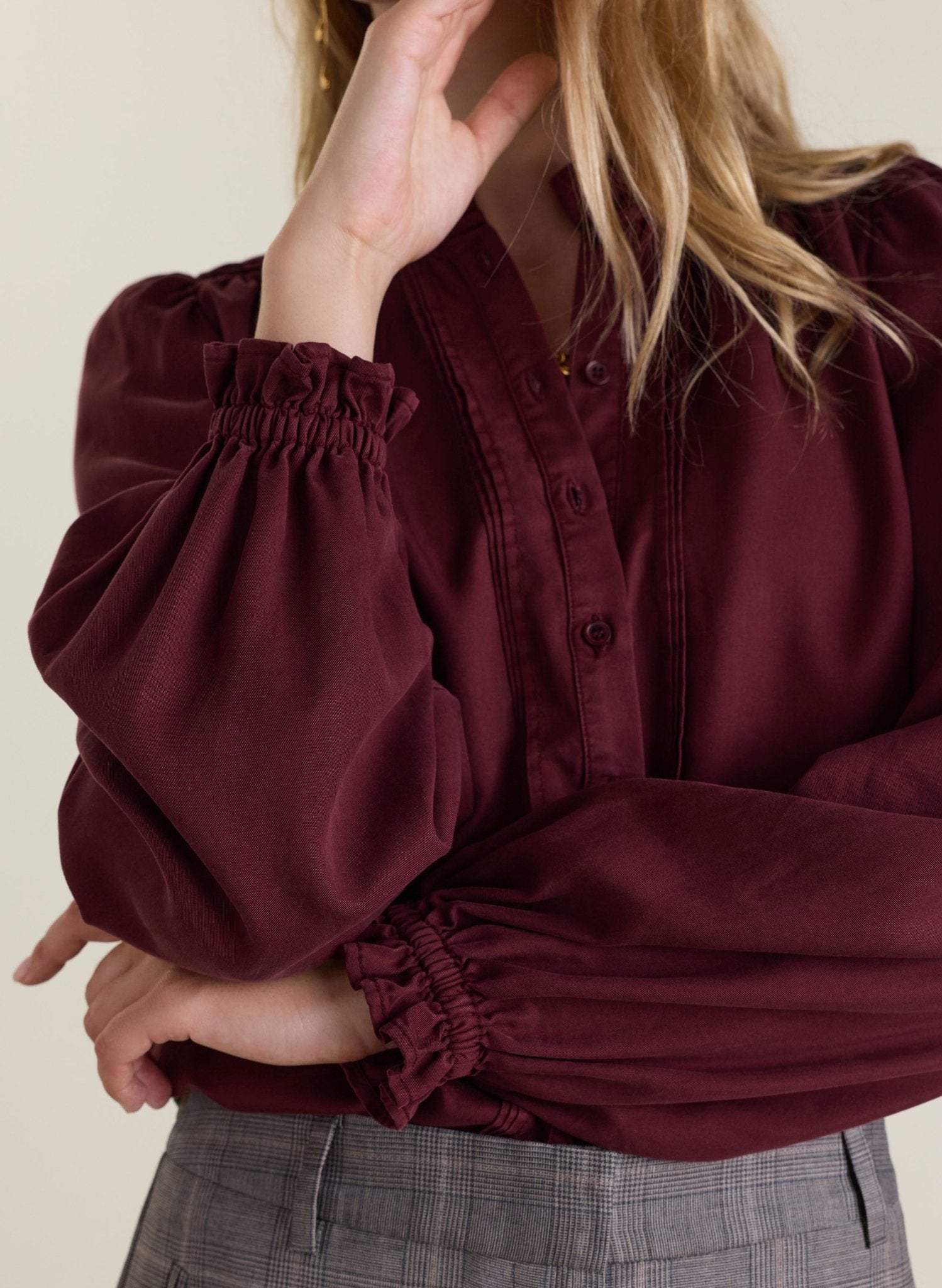 Zoe Frill Neck Blouse - Burgundy Baukjen