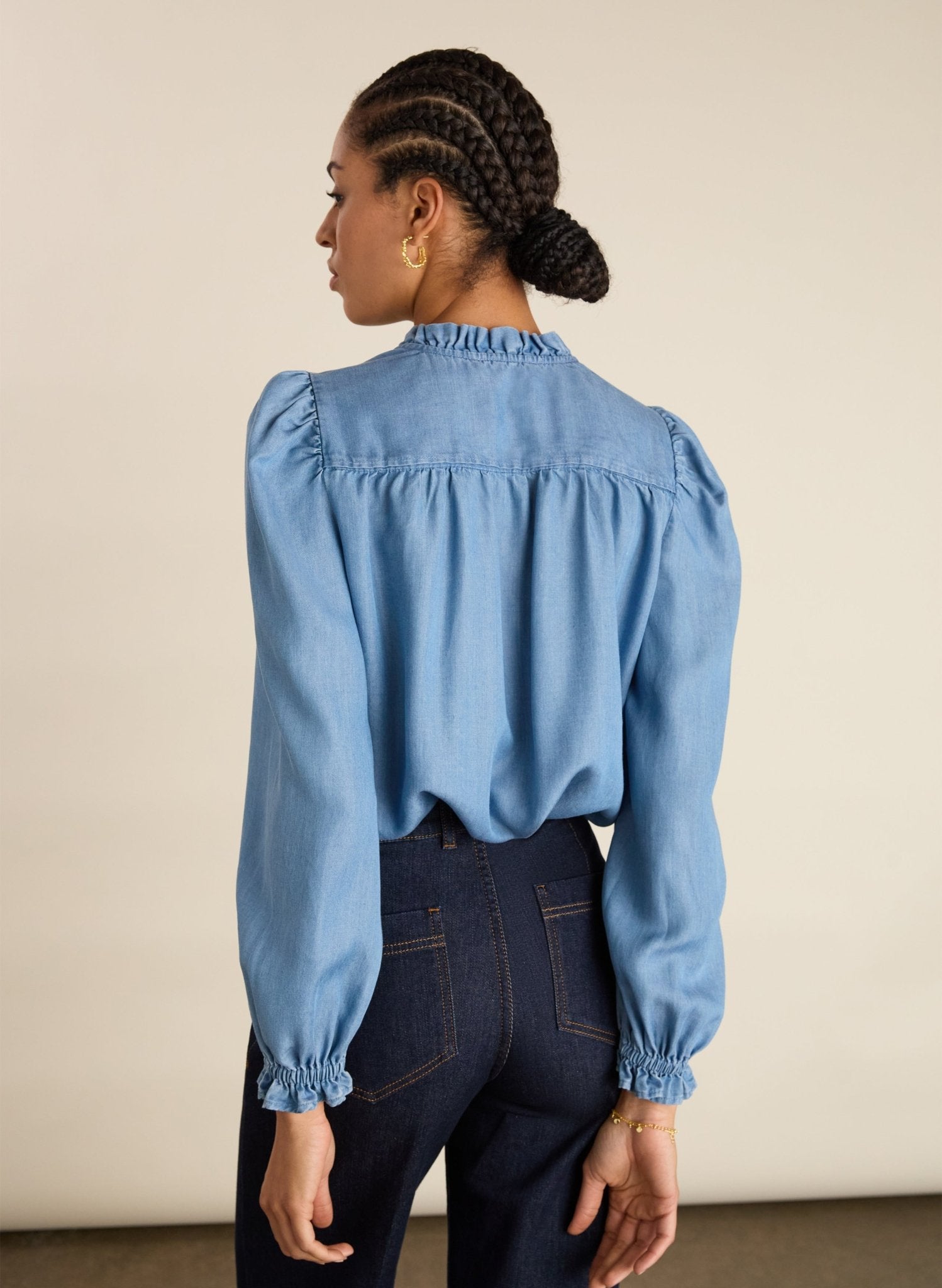 Zoe Frill Neck Blouse - Mid Indigo Baukjen