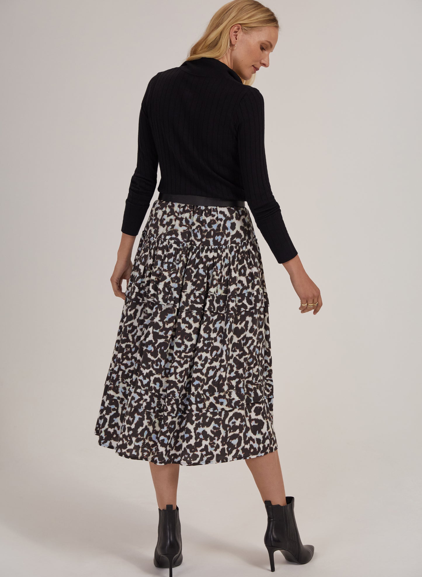 Stefania Skirt with LENZING™ ECOVERO™ to Rent