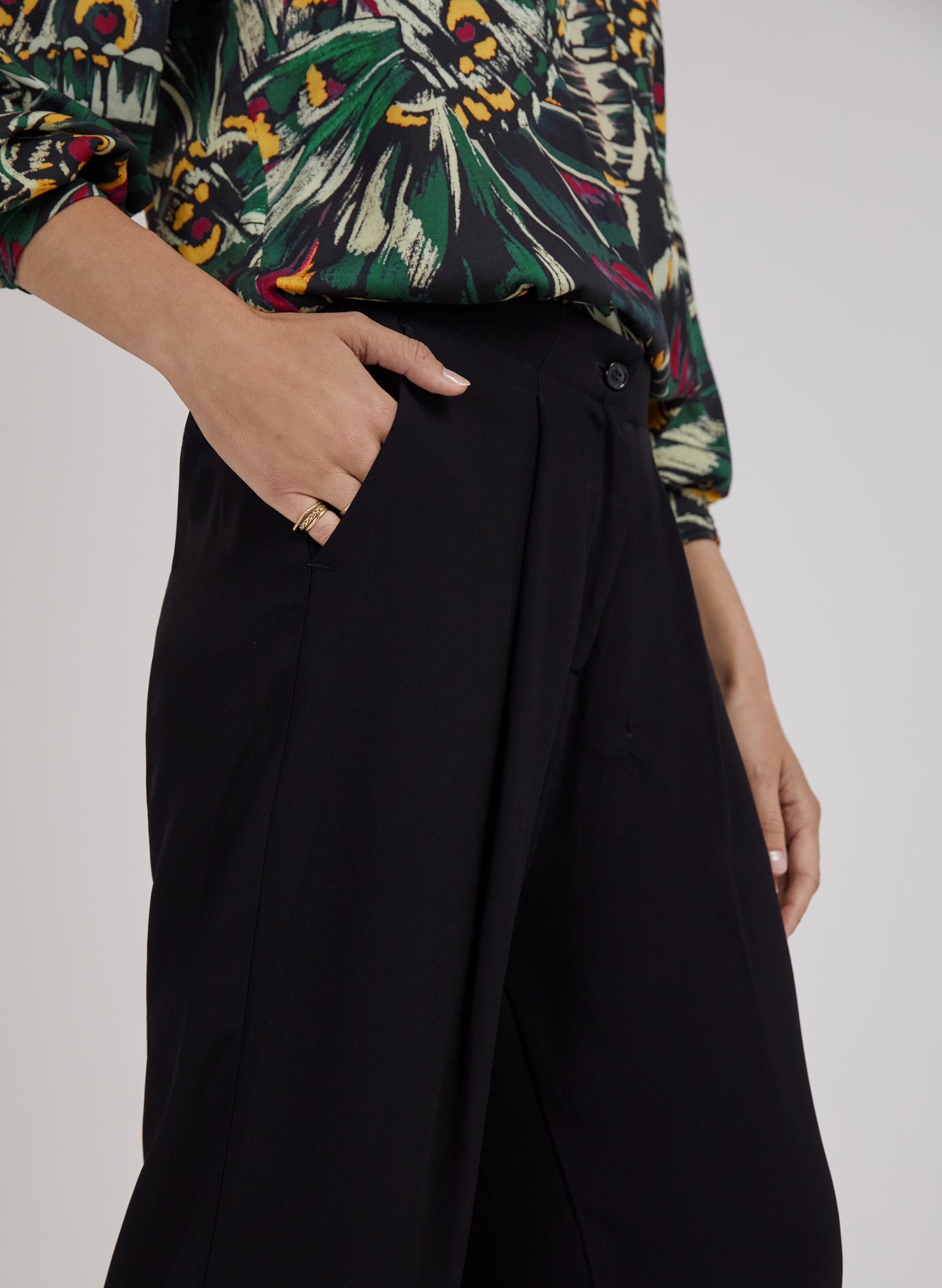 Anthea Ecojilin Trousers to Rent
