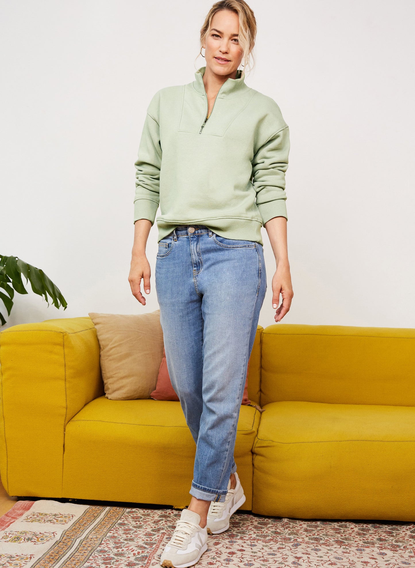 Moira Organic Sweatshirt to Rent